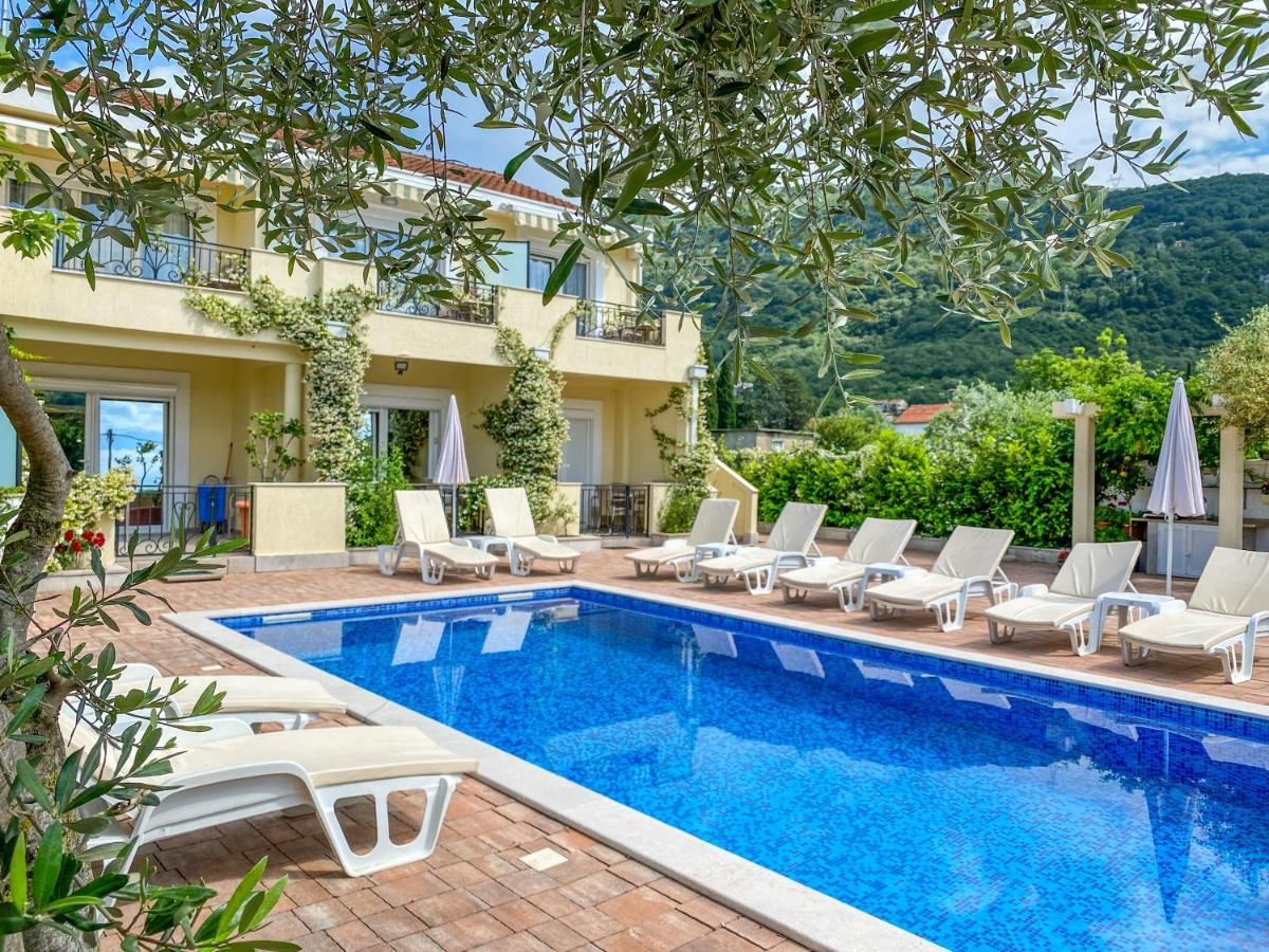 Luxurious Aria Budua